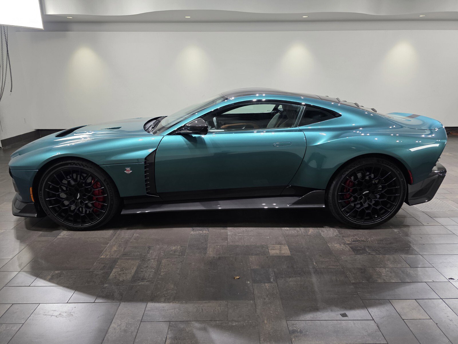 Used 2024 Aston Martin Valour RWD image 29