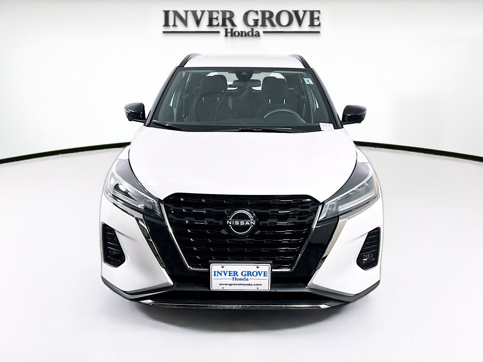 Used 2024 Nissan Kicks SR FWD image 2