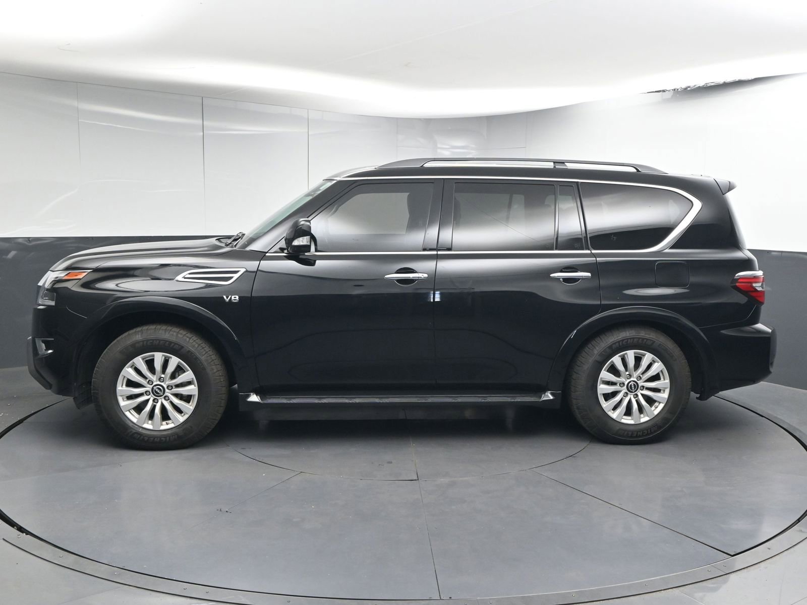 Used 2021 Nissan Armada SV image 4