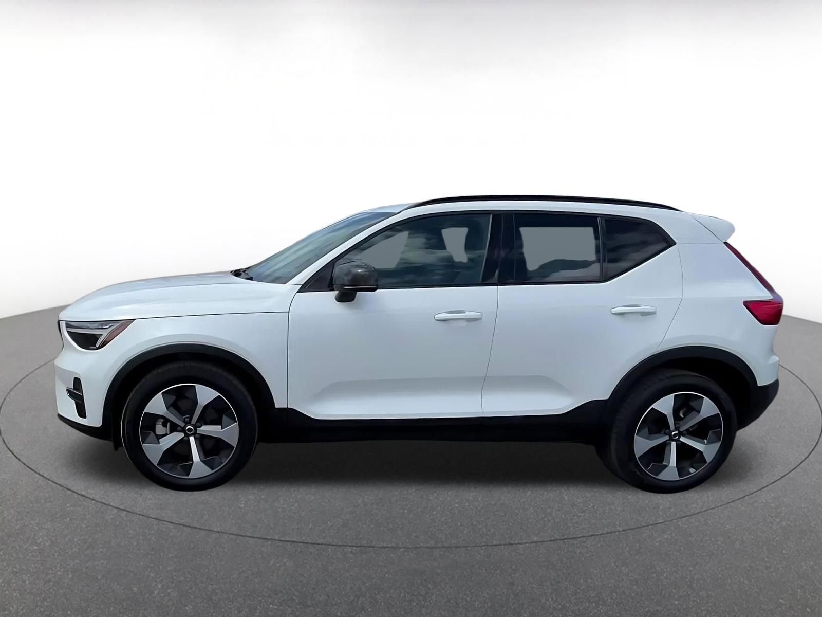 Used 2024 Volvo XC40 B5 Core AWD/4WD image 9