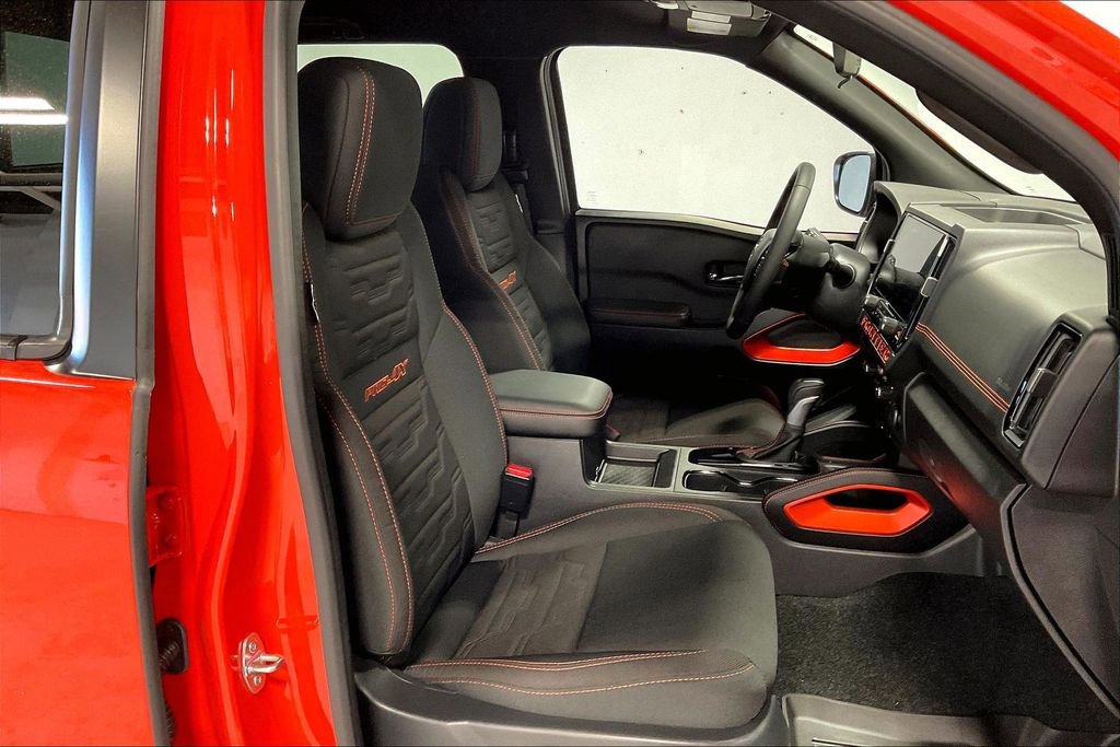 Used 2025 Nissan Frontier PRO-4X image 10