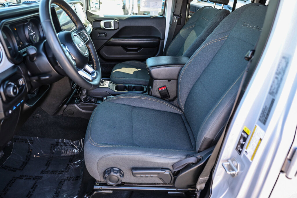 Used 2024 Jeep Wrangler Unlimited Sahara AWD/4WD image 10