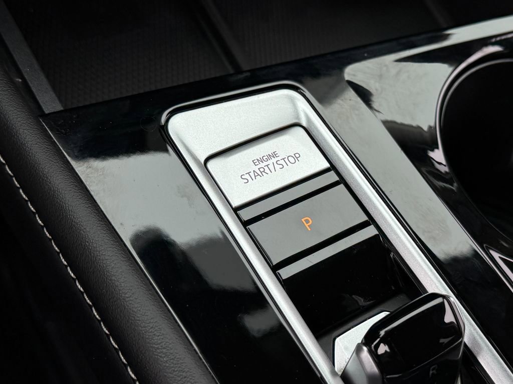 Used 2024 Volkswagen Atlas SE image 34