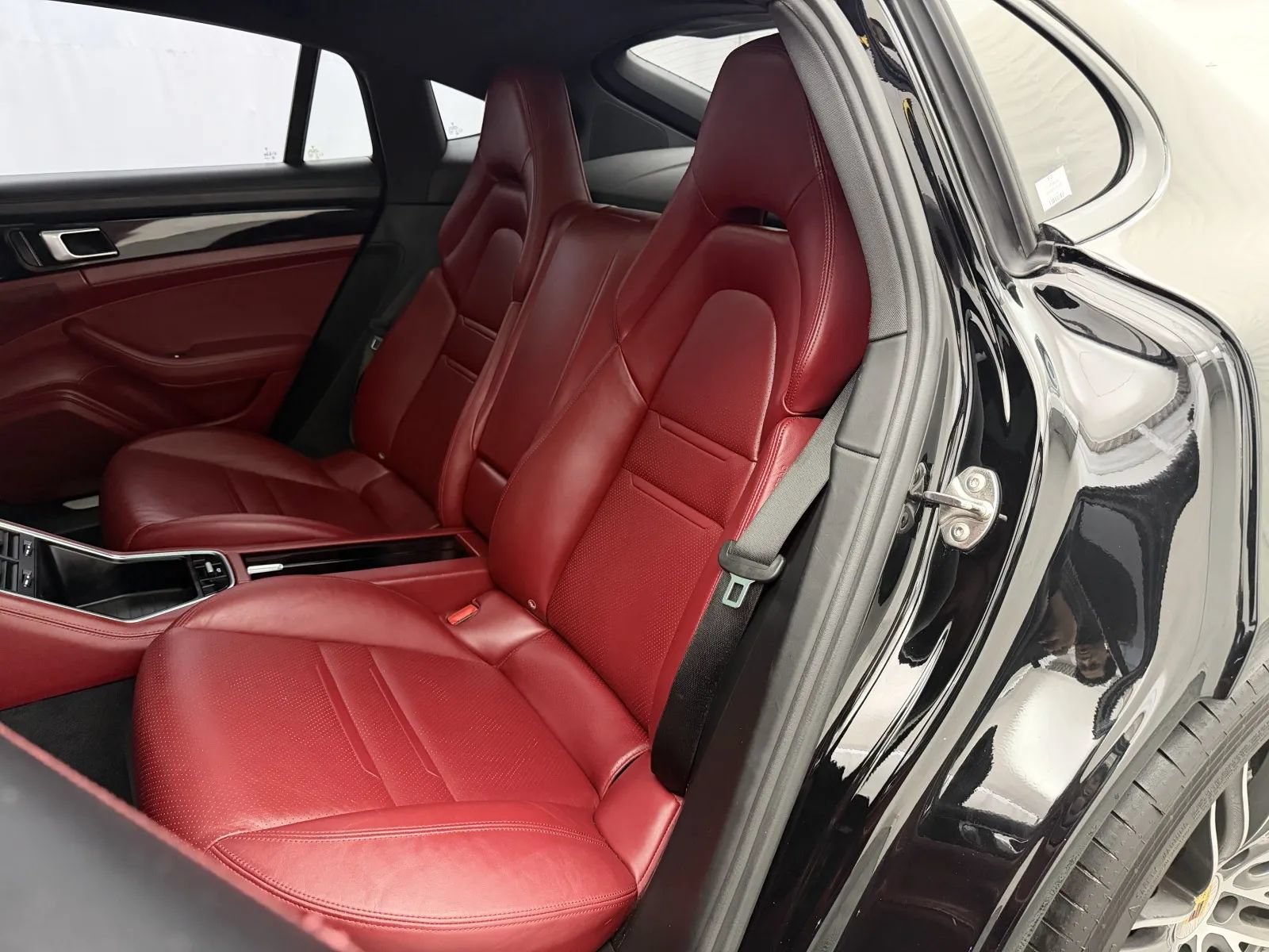 Used 2018 Porsche Panamera RWD image 33