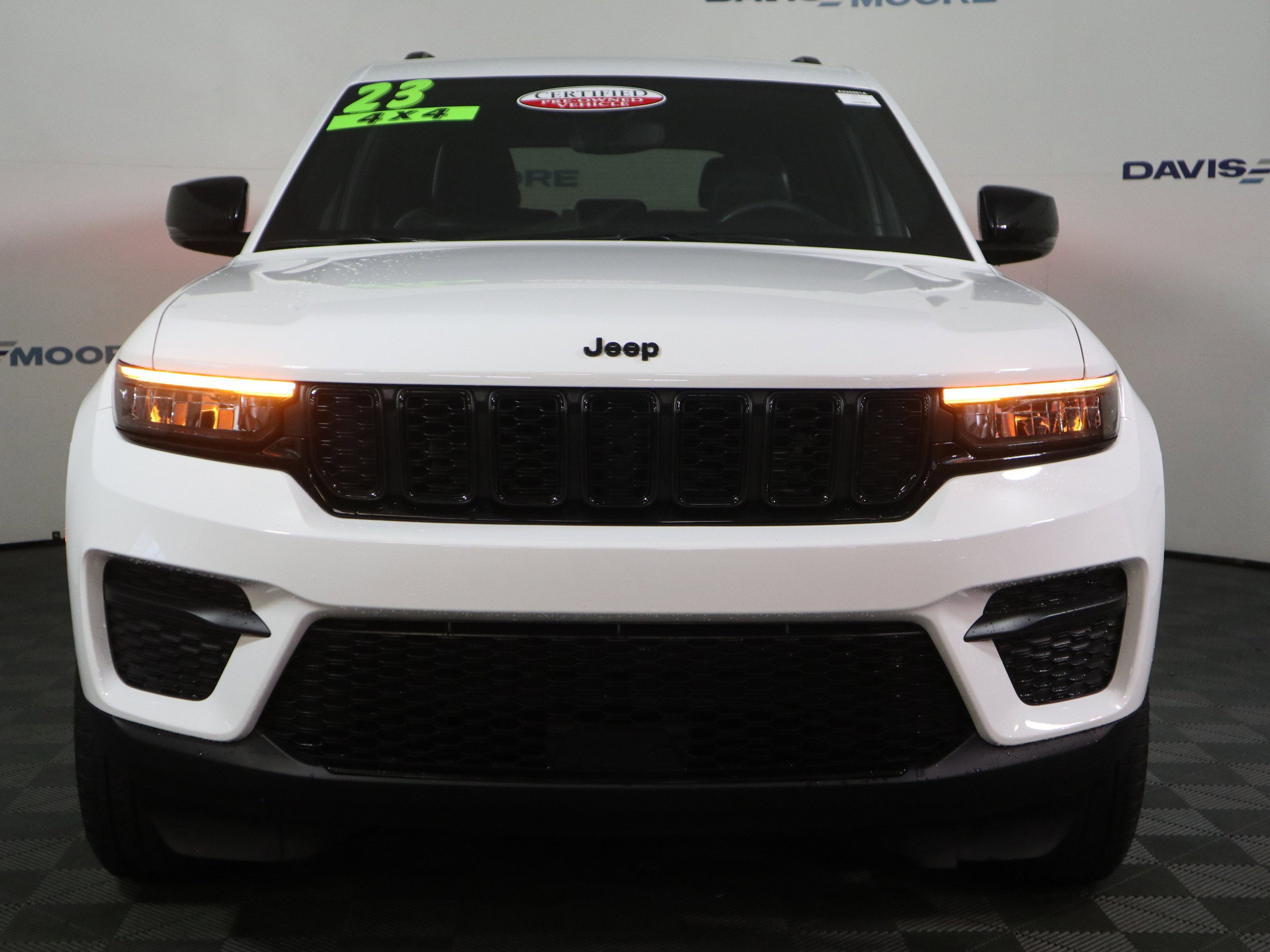 Used 2023 Jeep Grand Cherokee Altitude image 13