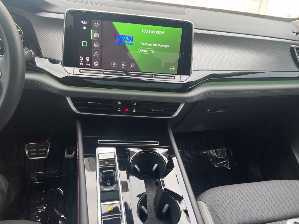 Used 2024 Volkswagen Atlas Peak Edition SE AWD/4WD image 19