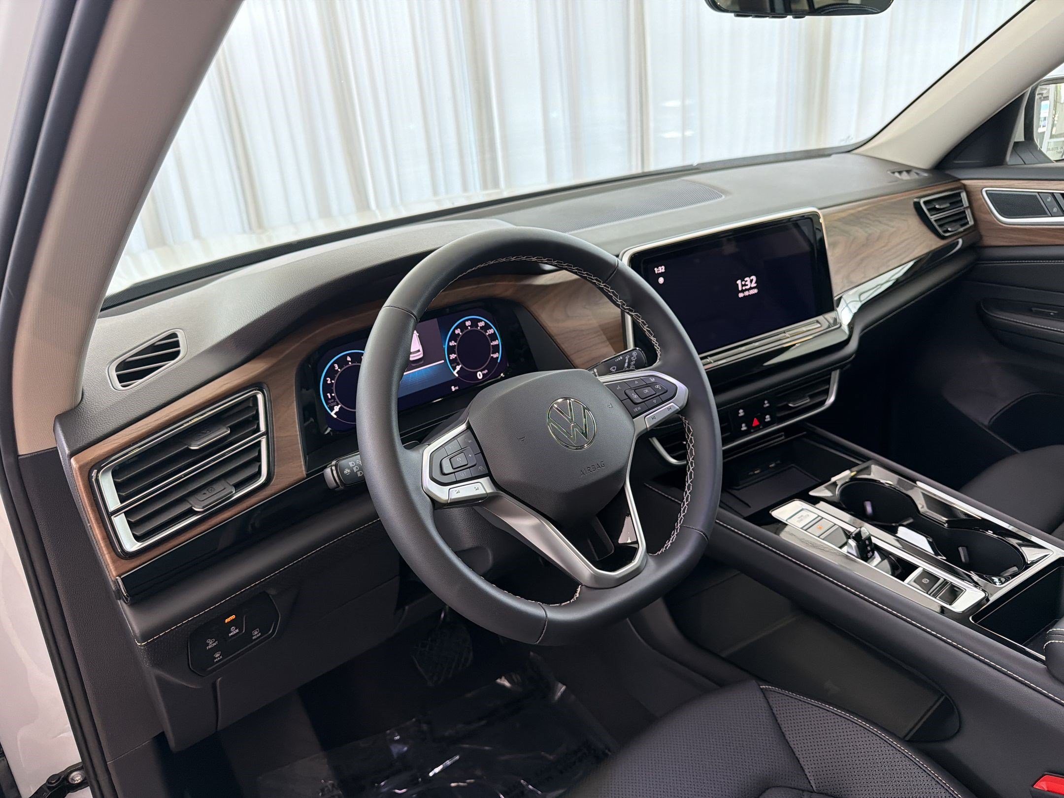New 2026 Volkswagen Atlas SE FWD image 4