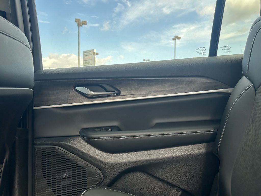 New 2026 Jeep Grand Cherokee L 4WD image 30