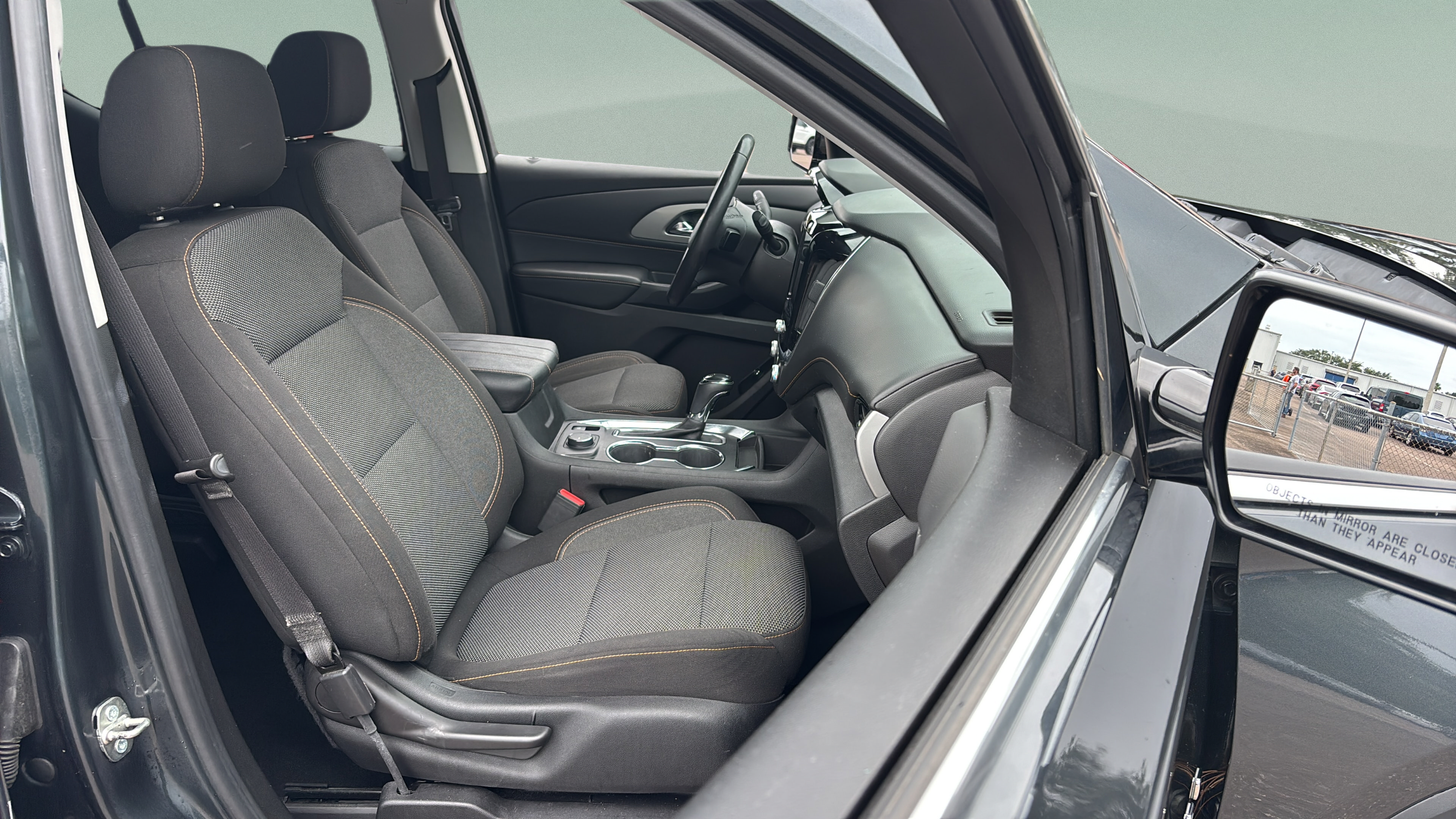 Used 2018 Chevrolet Traverse LT FWD image 15