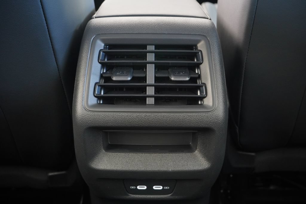 New 2026 Volkswagen Tiguan SE FWD image 34
