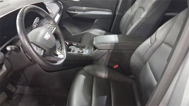 Used 2025 Cadillac XT4 Premium Luxury image 9