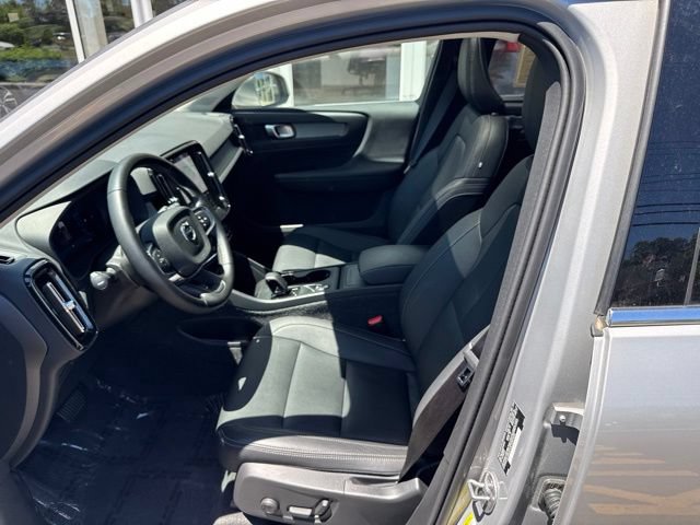 Certified 2025 Volvo XC40 B5 Core AWD/4WD image 20