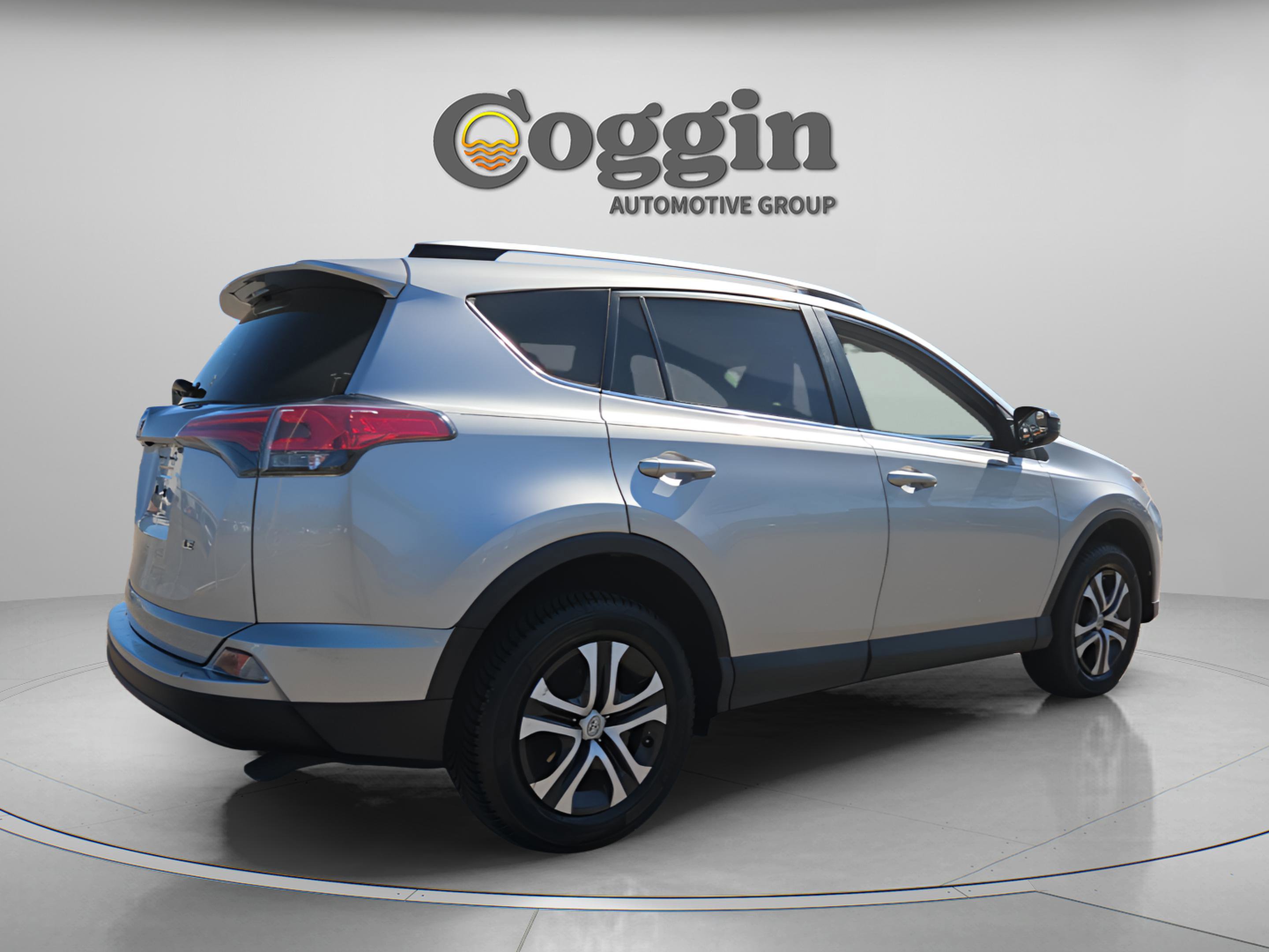 Used 2016 Toyota RAV4 LE image 6