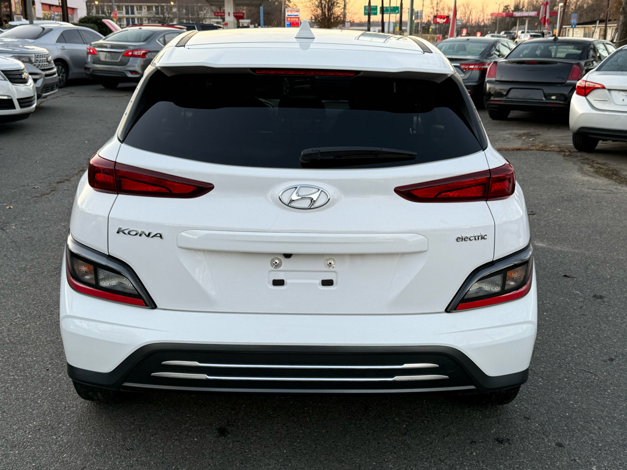Used 2023 Hyundai Kona SEL FWD image 5