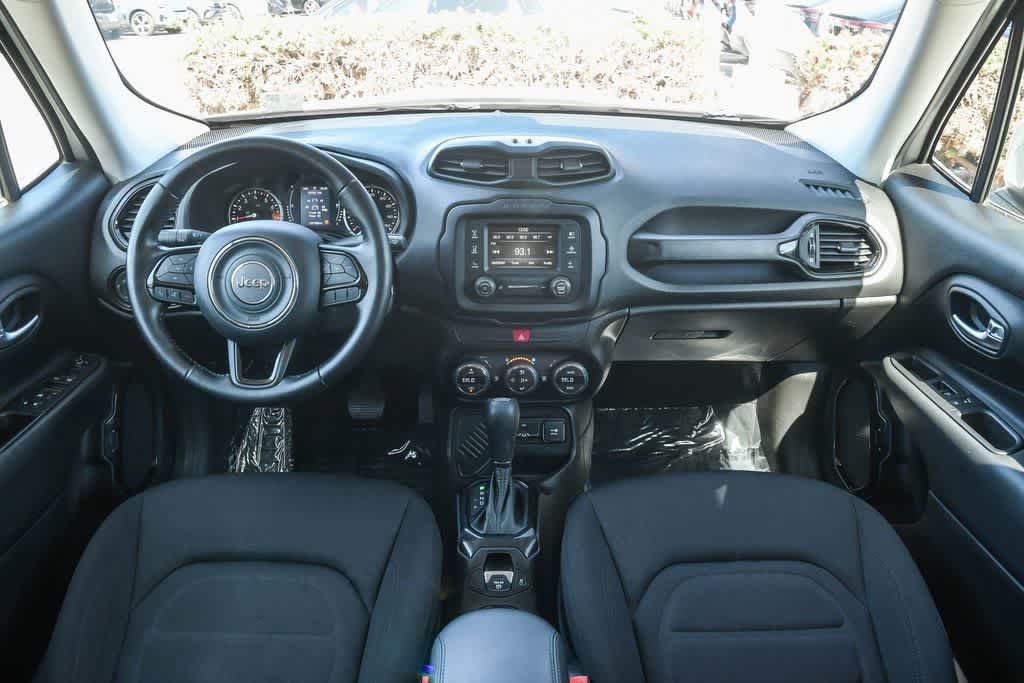 Used 2017 Jeep Renegade Altitude FWD image 14