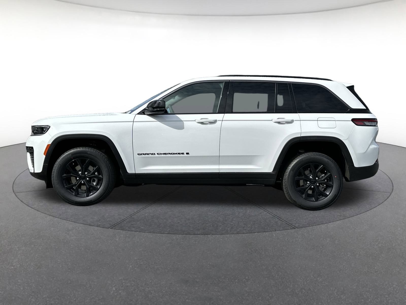 New 2026 Jeep Grand Cherokee Altitude AWD/4WD image 2