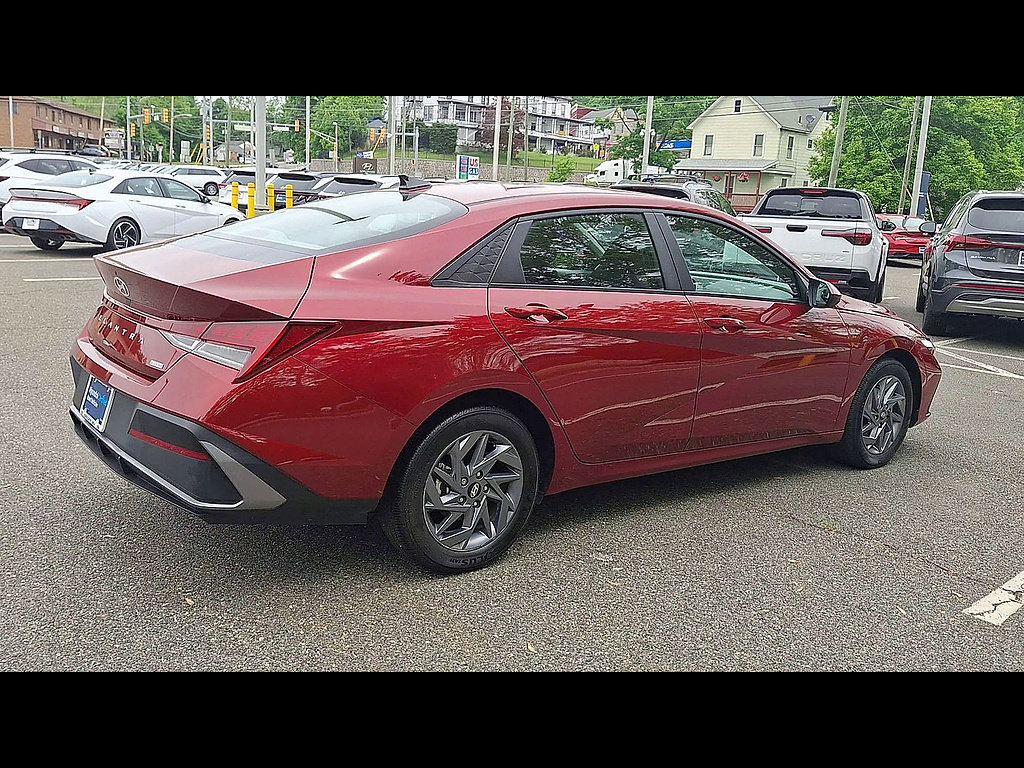 Certified 2024 Hyundai Elantra Blue FWD image 8