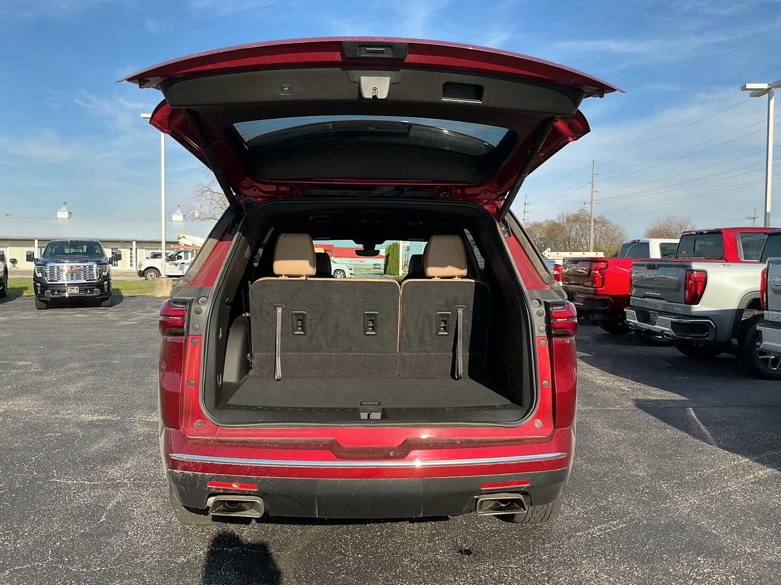 Used 2023 Chevrolet Traverse Premier FWD image 34