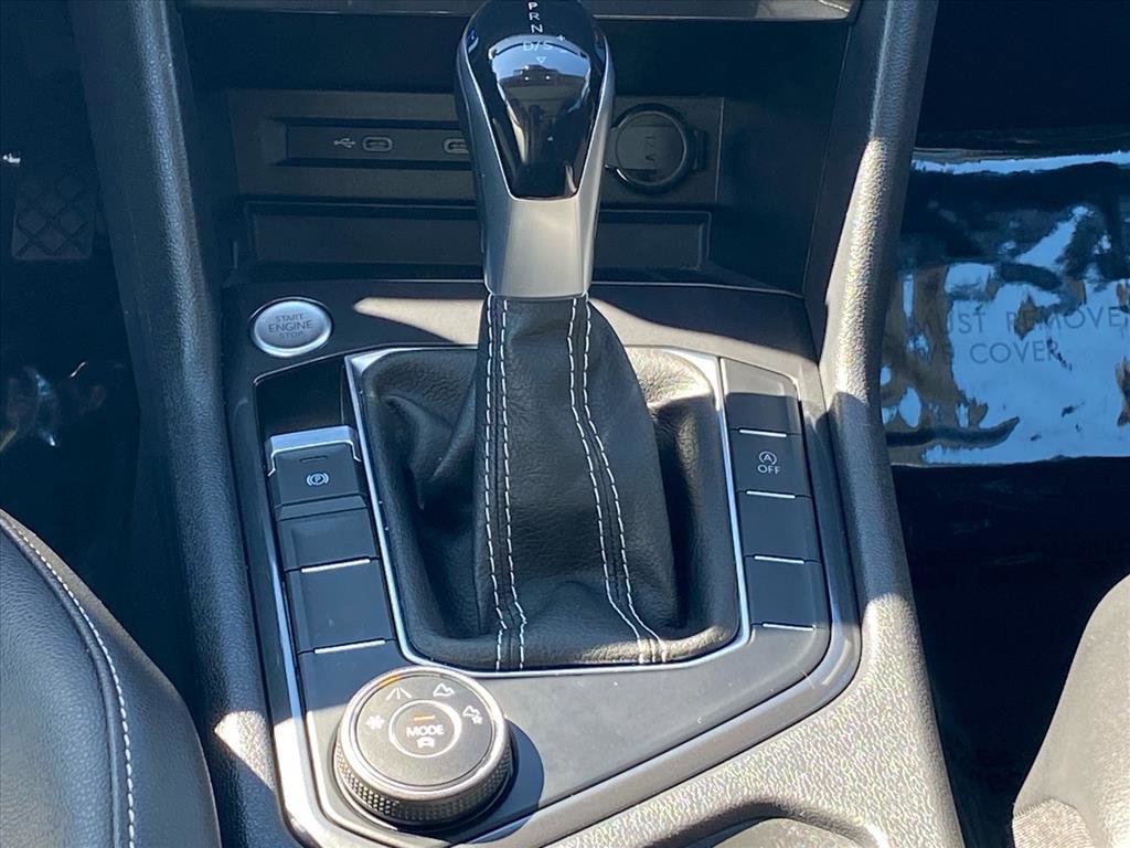Certified 2022 Volkswagen Tiguan SE w/ Panoramic Sunroof Package image 9