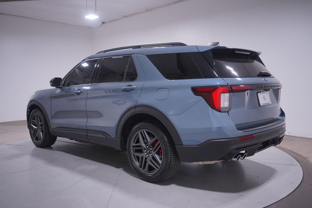 Used 2025 Ford Explorer ST image 3