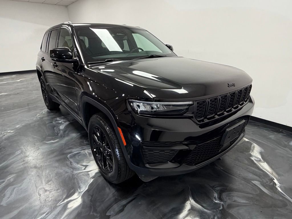 Used 2024 Jeep Grand Cherokee Altitude image 16