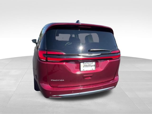 Used 2023 Chrysler Pacifica Touring-L FWD image 5