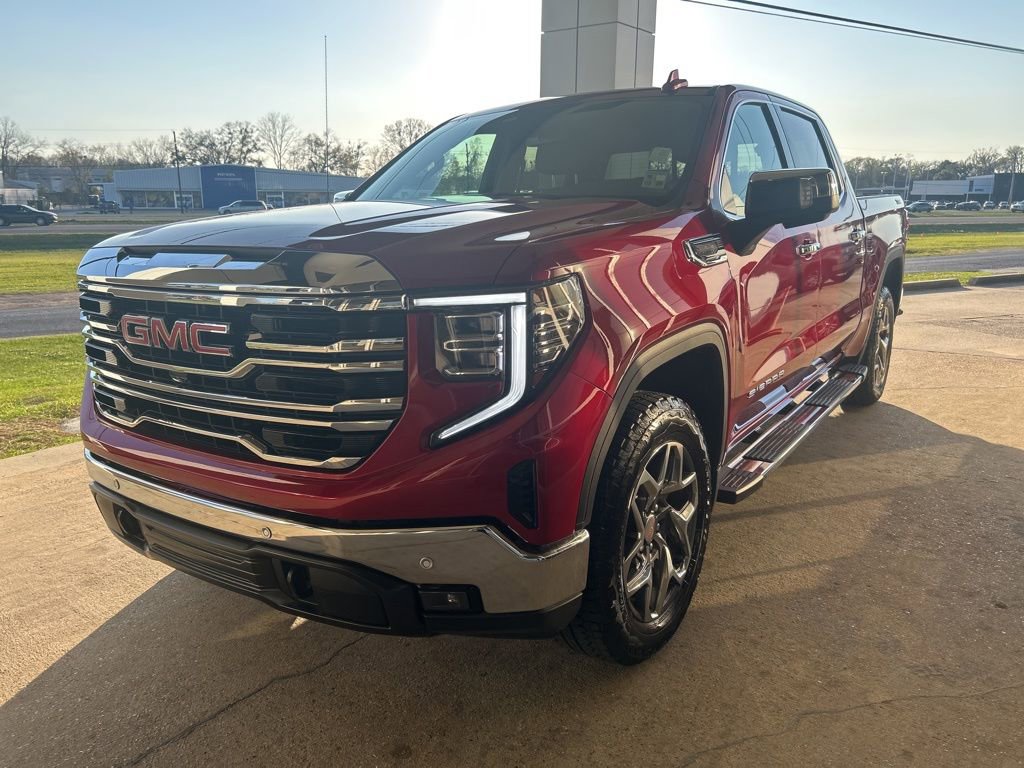 Used 2025 GMC Sierra 1500 SLT image 2