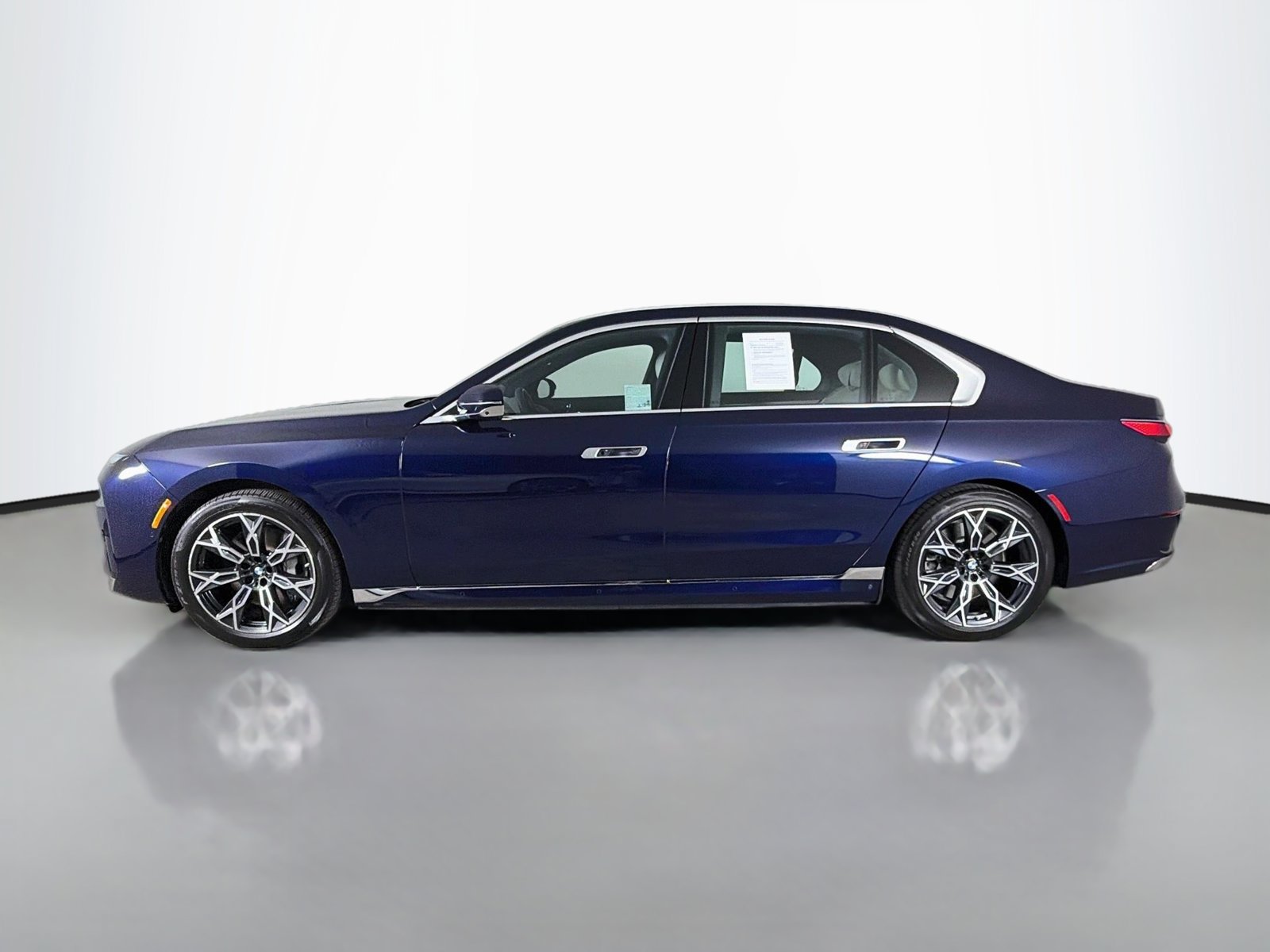 Certified 2024 BMW i7 eDrive50 w/ Executive Package RWD image 4