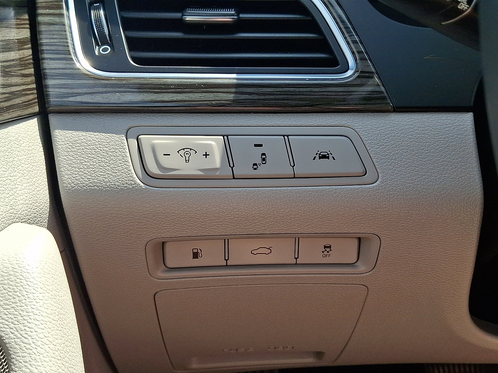 Used 2015 Hyundai Sonata Limited w/ Option Group 06 FWD image 23