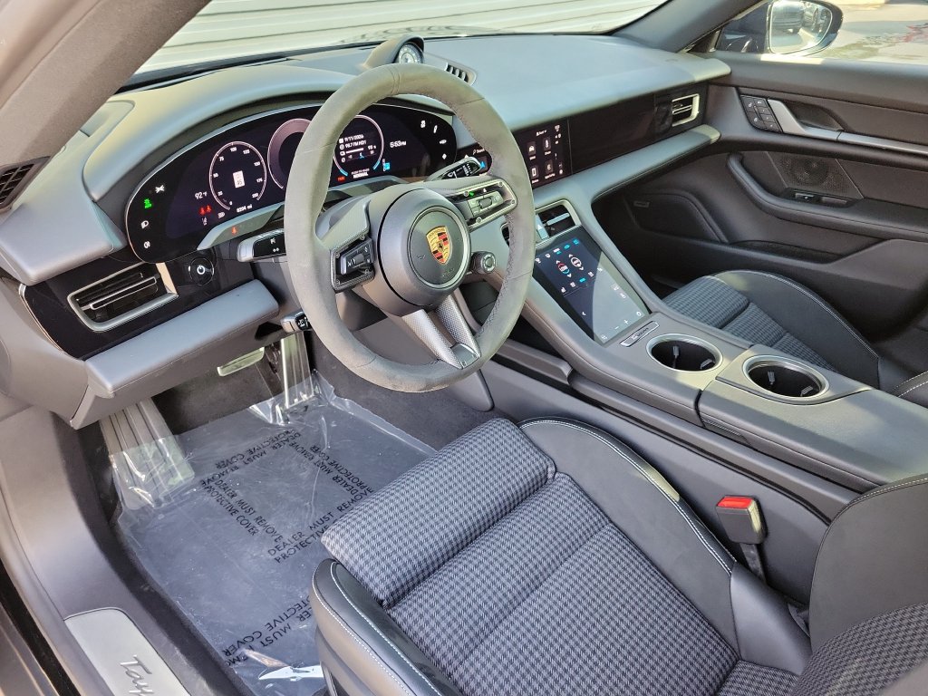 Certified 2025 Porsche Taycan 4S AWD/4WD image 4
