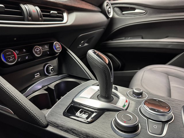 Used 2022 Alfa Romeo Stelvio Sprint image 20