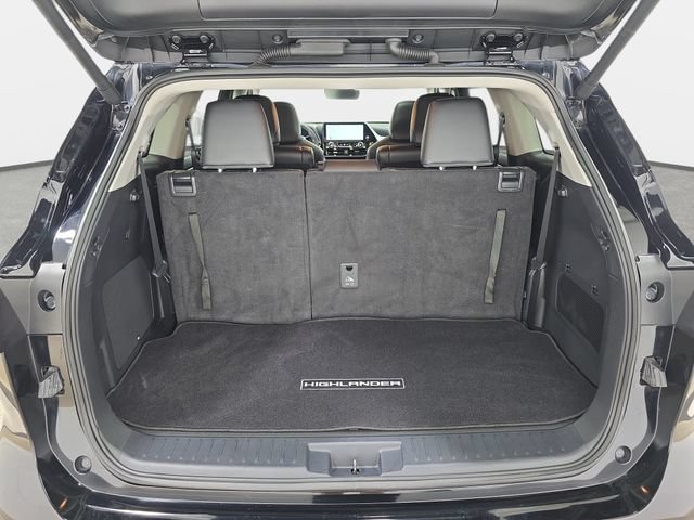 Certified 2024 Toyota Highlander Limited AWD/4WD image 32