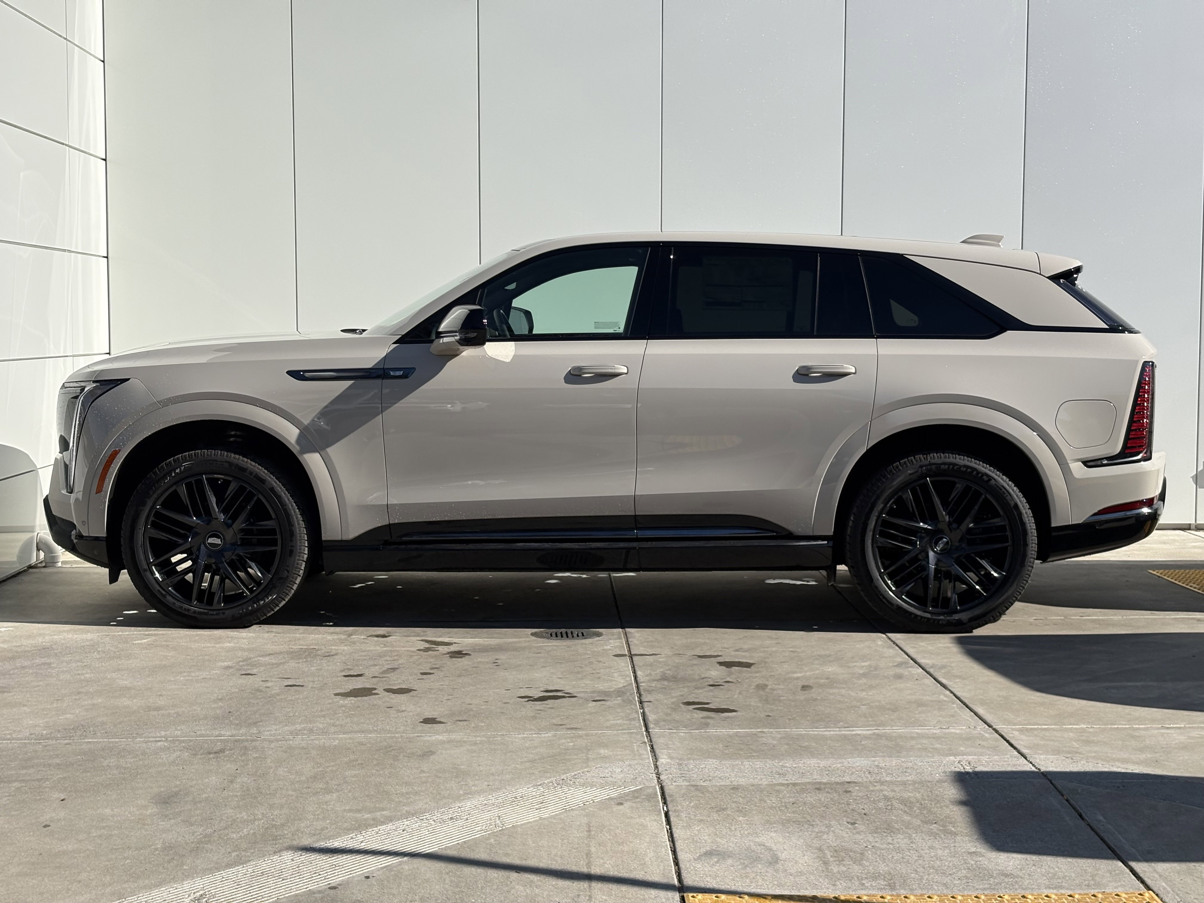 New 2026 Cadillac Escalade IQ Sport 2 w/ LPO, ONYX Package image 4