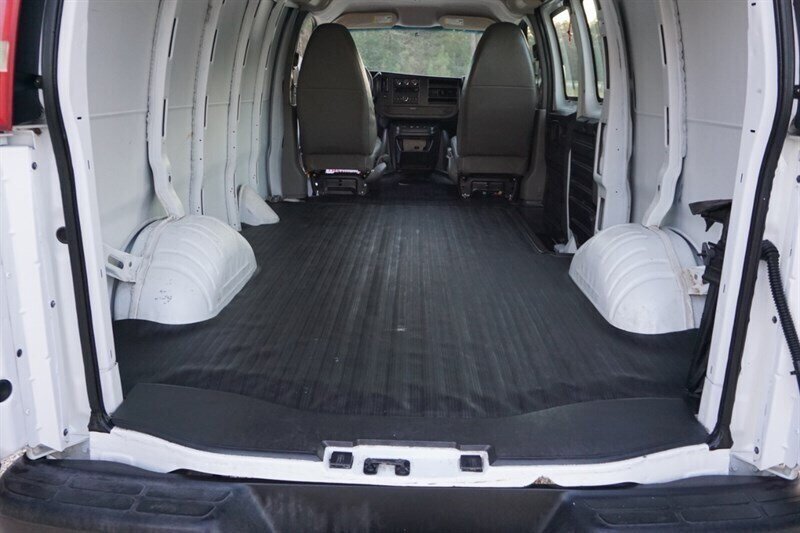 Used 2010 Chevrolet Express 1500 RWD image 26