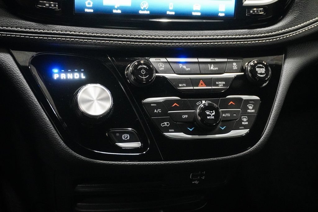 New 2026 Chrysler Pacifica Select FWD image 24