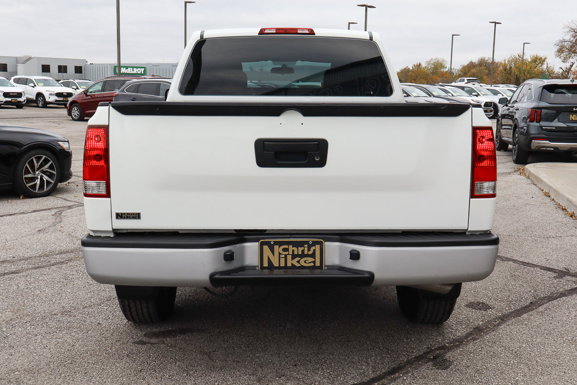 Used 2015 Nissan Titan S image 5
