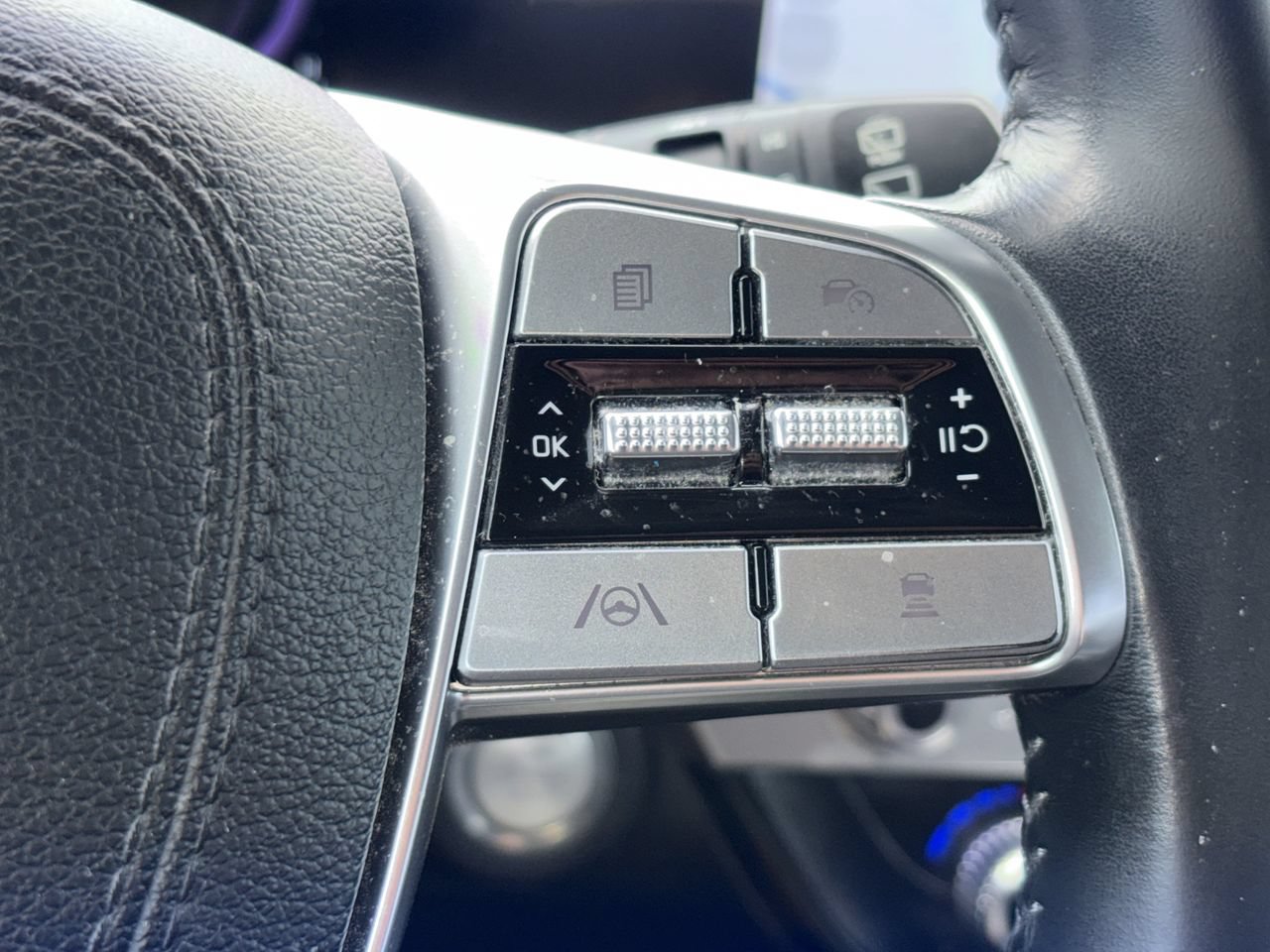 Used 2024 Kia Telluride EX w/ EX Captain's Chair Package FWD image 14