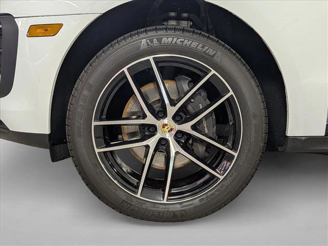 Certified 2025 Porsche Macan image 28