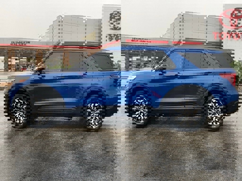 Used 2022 Ford Explorer ST-Line w/ Class IV Trailer Tow Package image 8