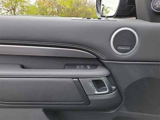 New 2025 Land Rover Discovery Metropolitan Edition AWD/4WD image 13