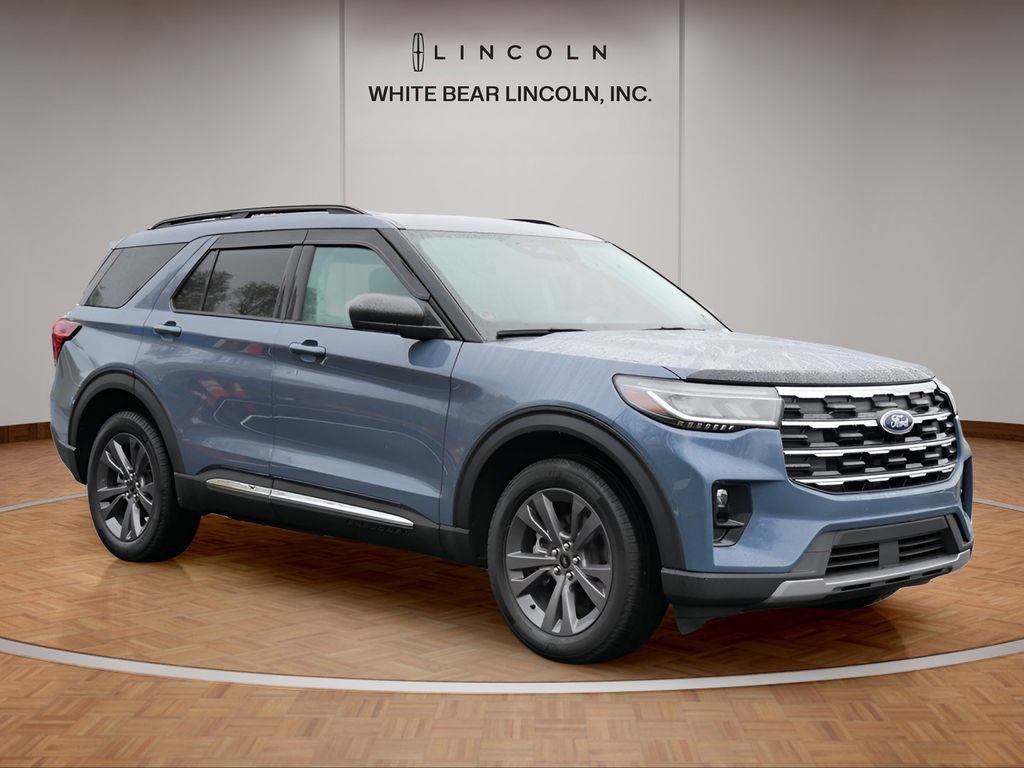 Used 2025 Ford Explorer Active w/ Active Comfort Package image 3