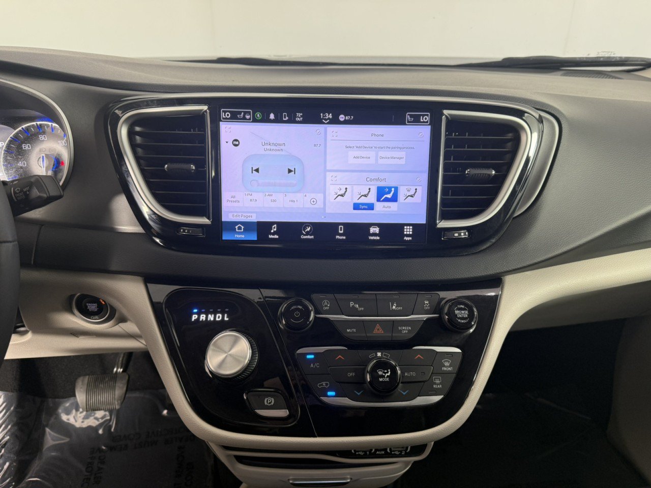 Used 2023 Chrysler Pacifica Touring-L FWD image 19