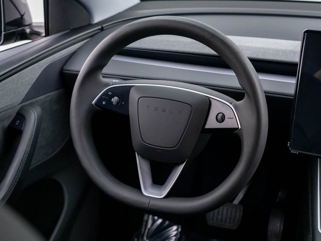 Used 2026 Tesla Model Y Long Range AWD/4WD image 10