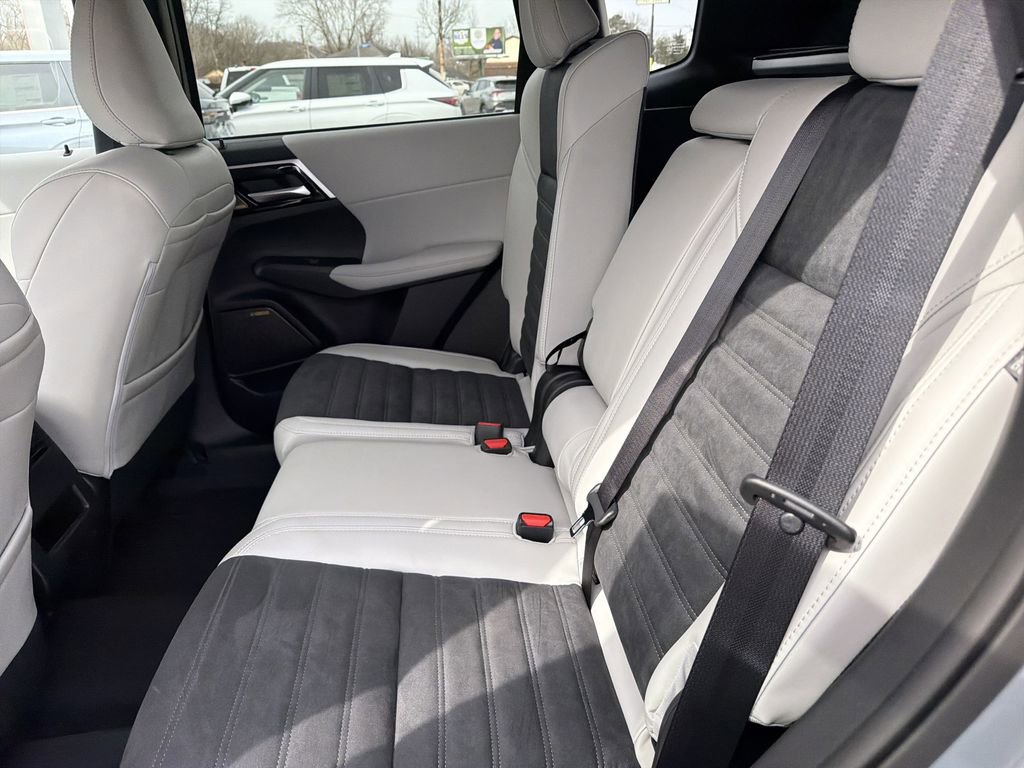 New 2026 Mitsubishi Outlander SE AWD/4WD image 13