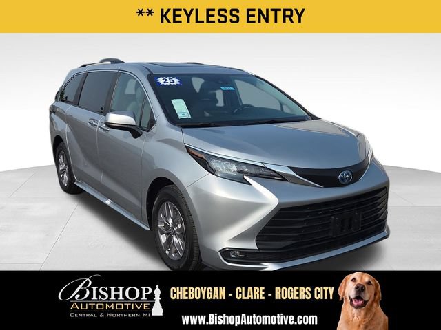 Used 2025 Toyota Sienna XLE FWD image 15
