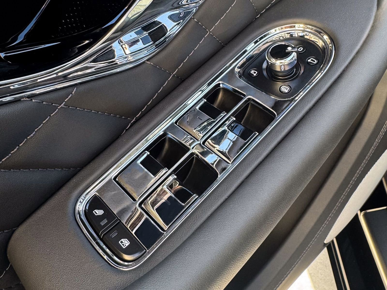 Used 2024 Bentley Continental GT Azure image 31