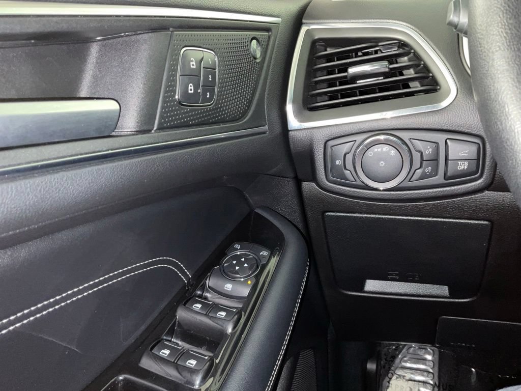 Used 2019 Ford Edge Titanium w/ Equipment Group 301A FWD image 20