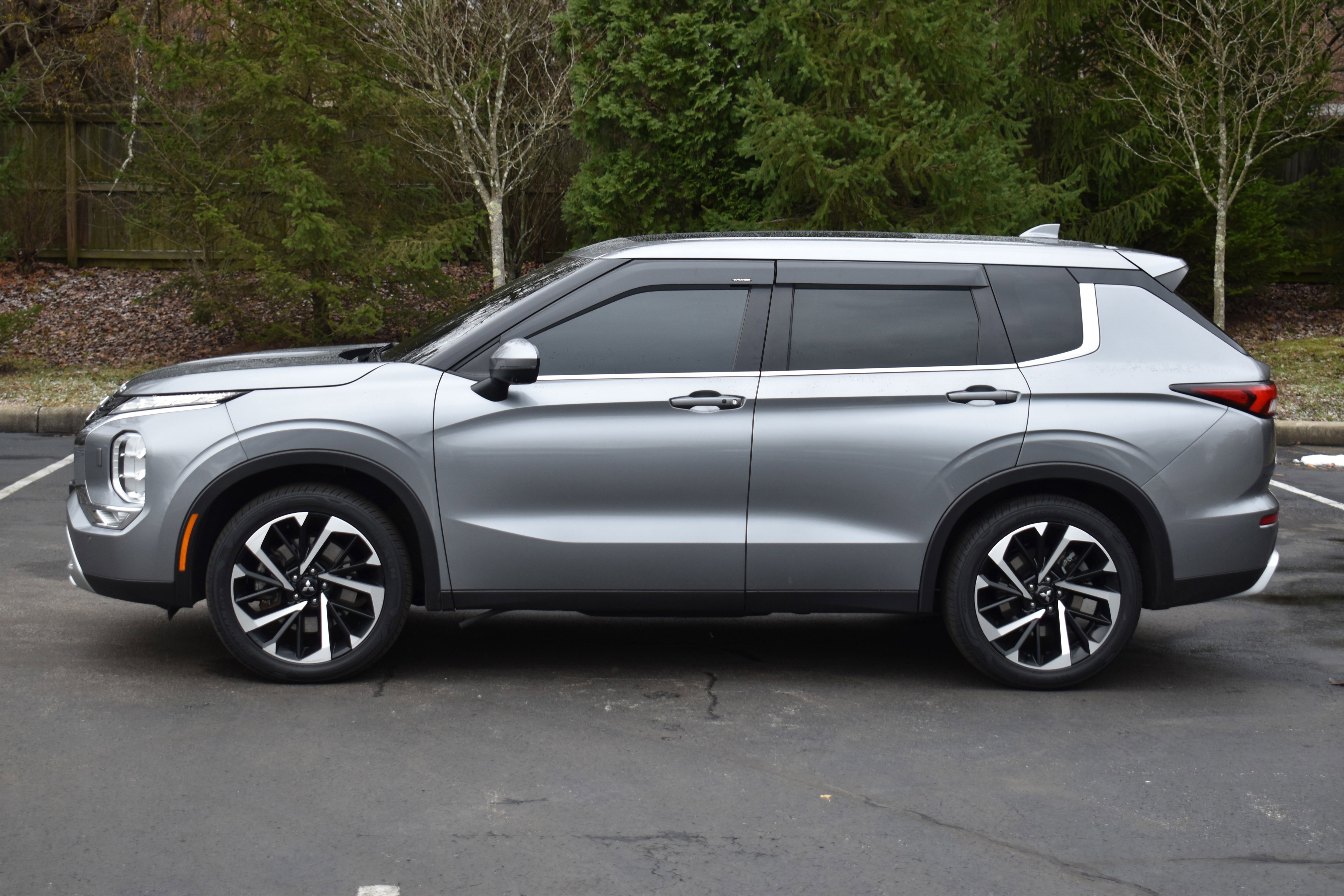 Used 2022 Mitsubishi Outlander SE image 31