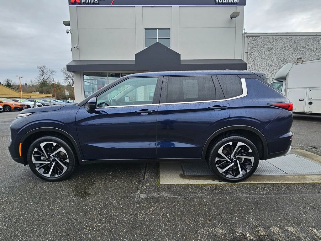 Used 2024 Mitsubishi Outlander SE image 8