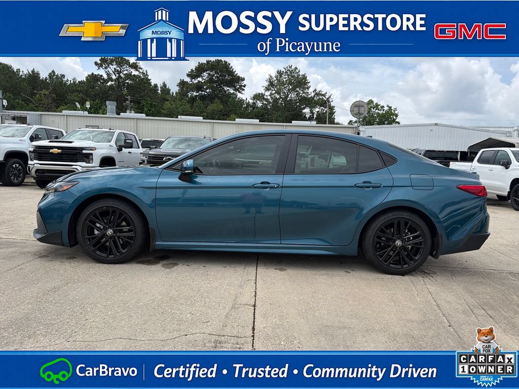 Used 2025 Toyota Camry SE w/ Convenience Package FWD image 3